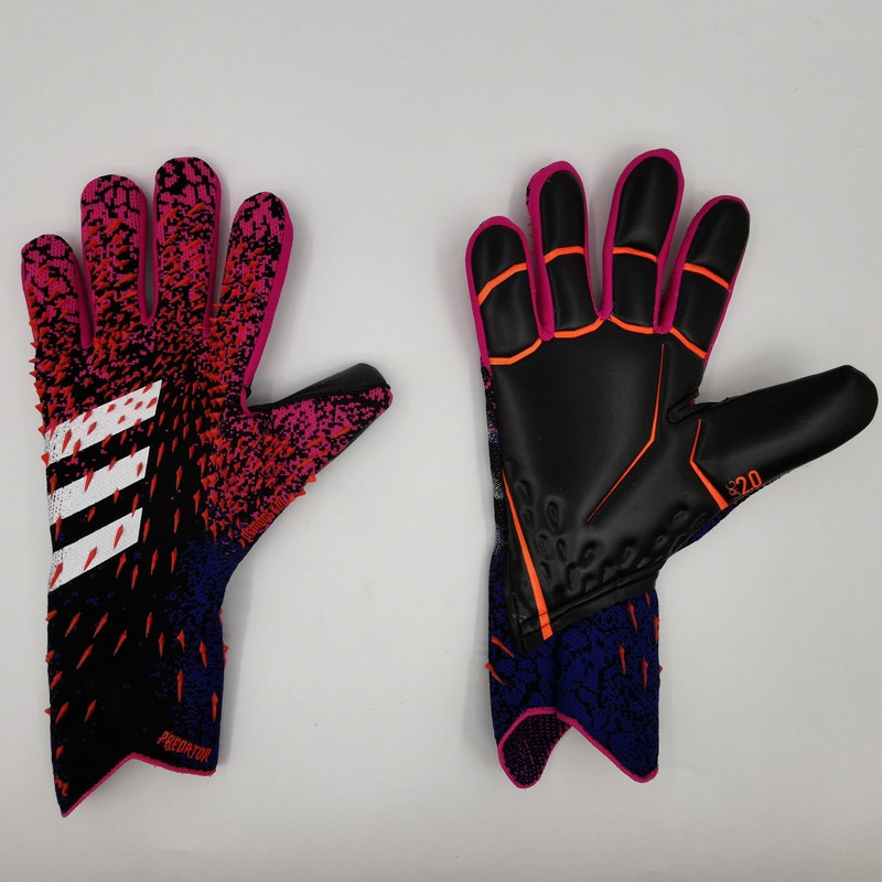 GOALKEEPER GLOVES